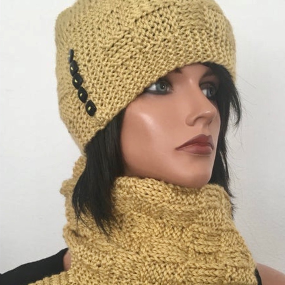 Hand Knits 2 Love Set Hat Shawl Designer Chic